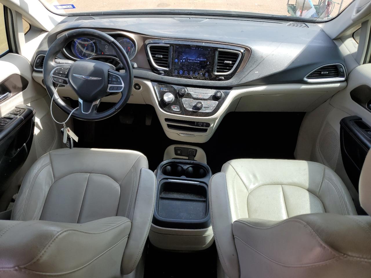 2017 Chrysler Pacifica - Image 8