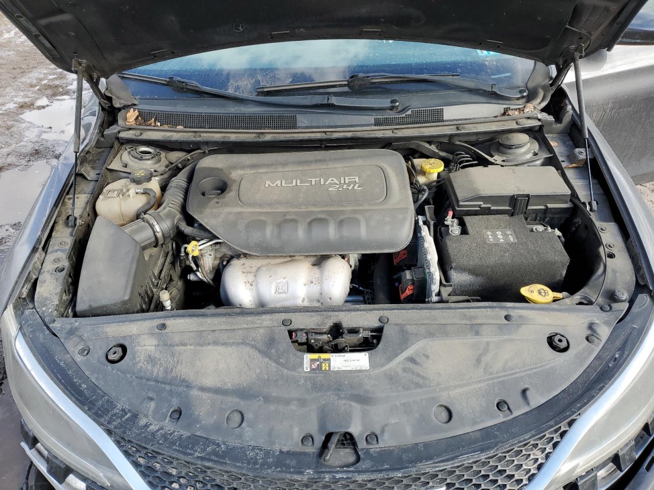 2016 Chrysler 200 - Image 11
