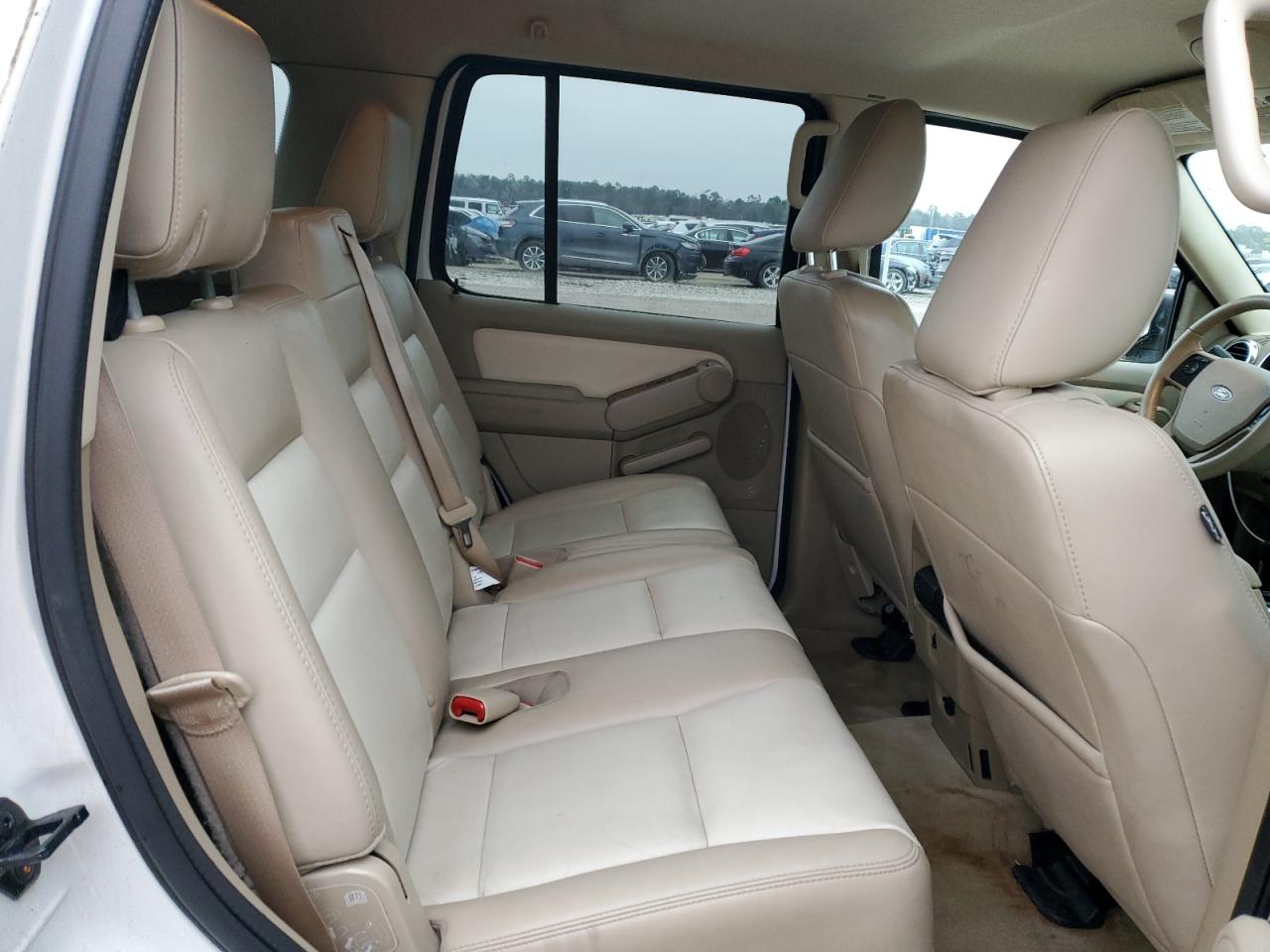 2010 Ford Explorer - Image 11