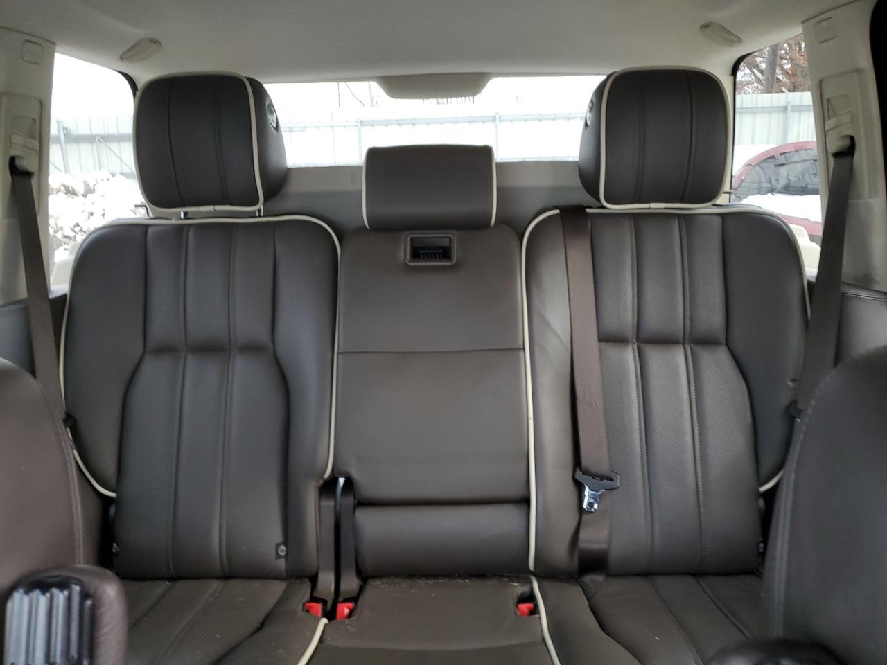 2010 Land Rover Range Rover - Image 10
