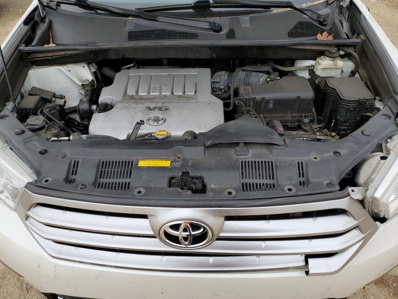 2013 Toyota Highlander - Image 12