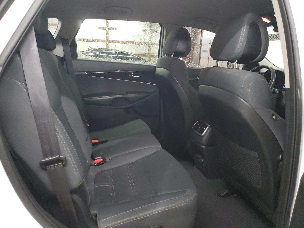 2016 Kia Sorento - Image 11