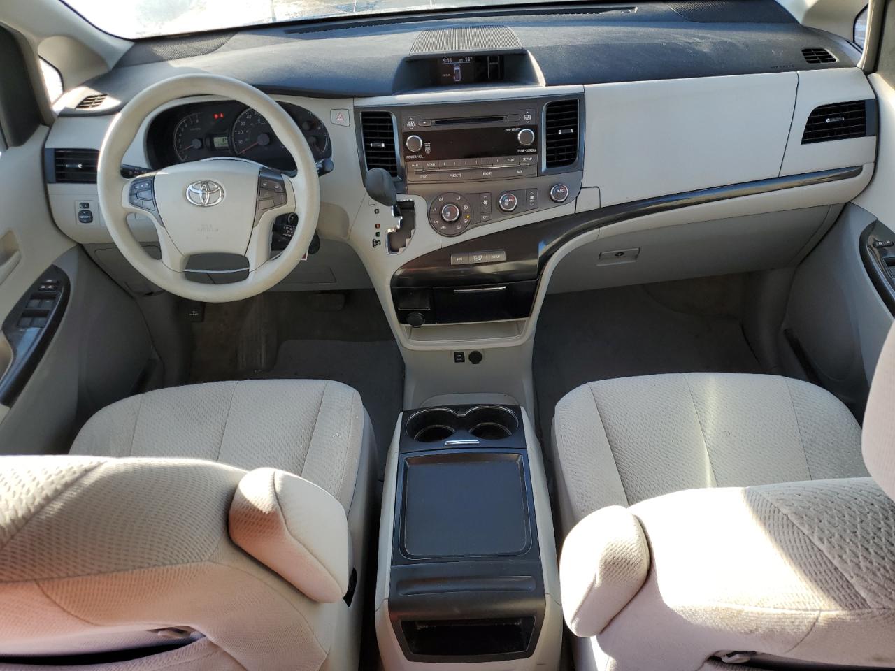 2011 Toyota Sienna - Image 8