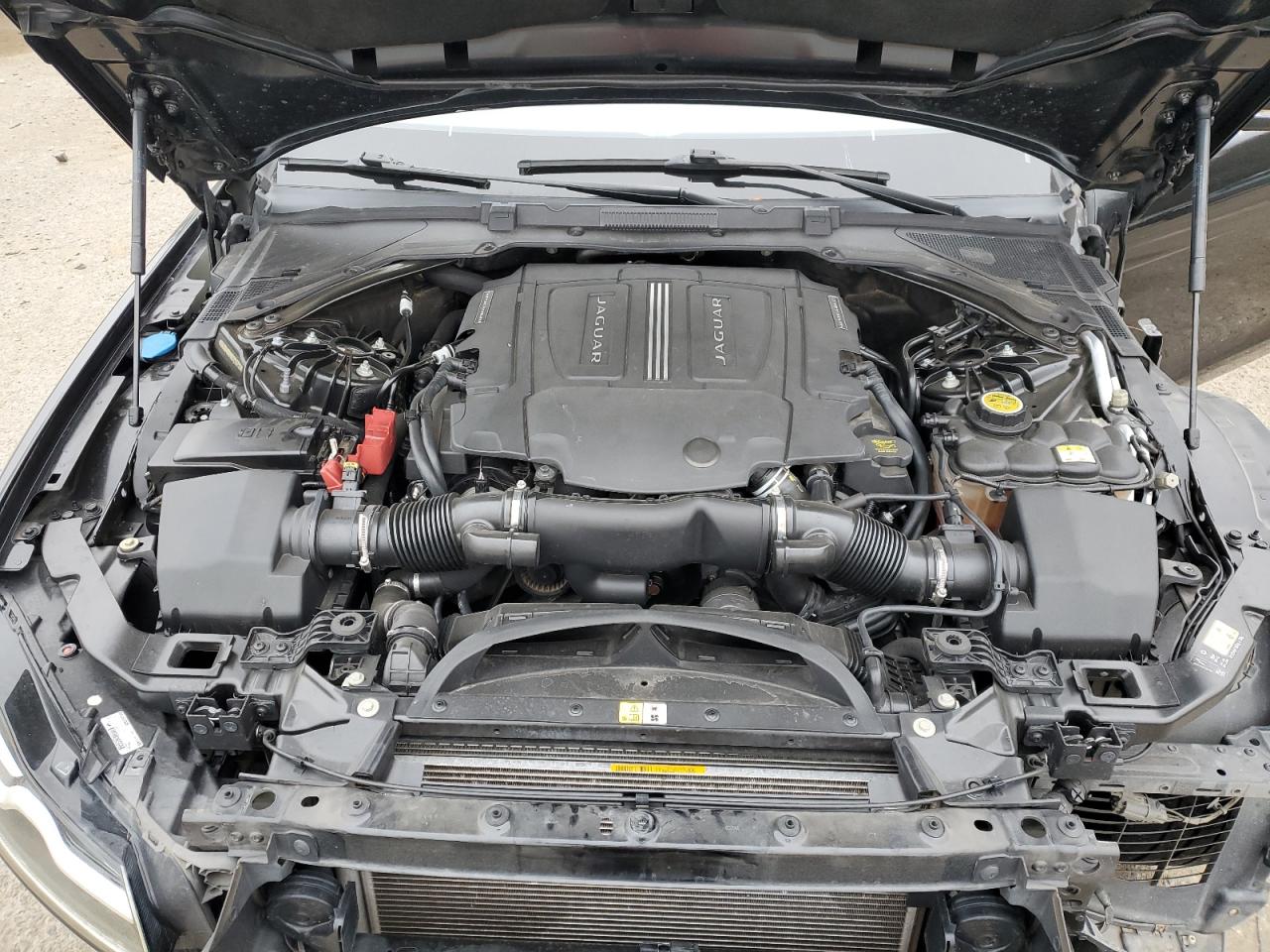 2016 Jaguar XF - Image 11