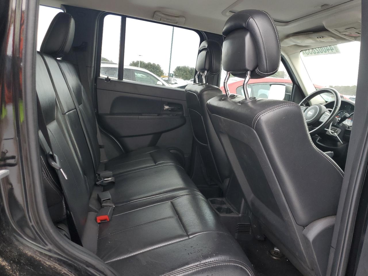 2012 Jeep Liberty (North America) - Image 11