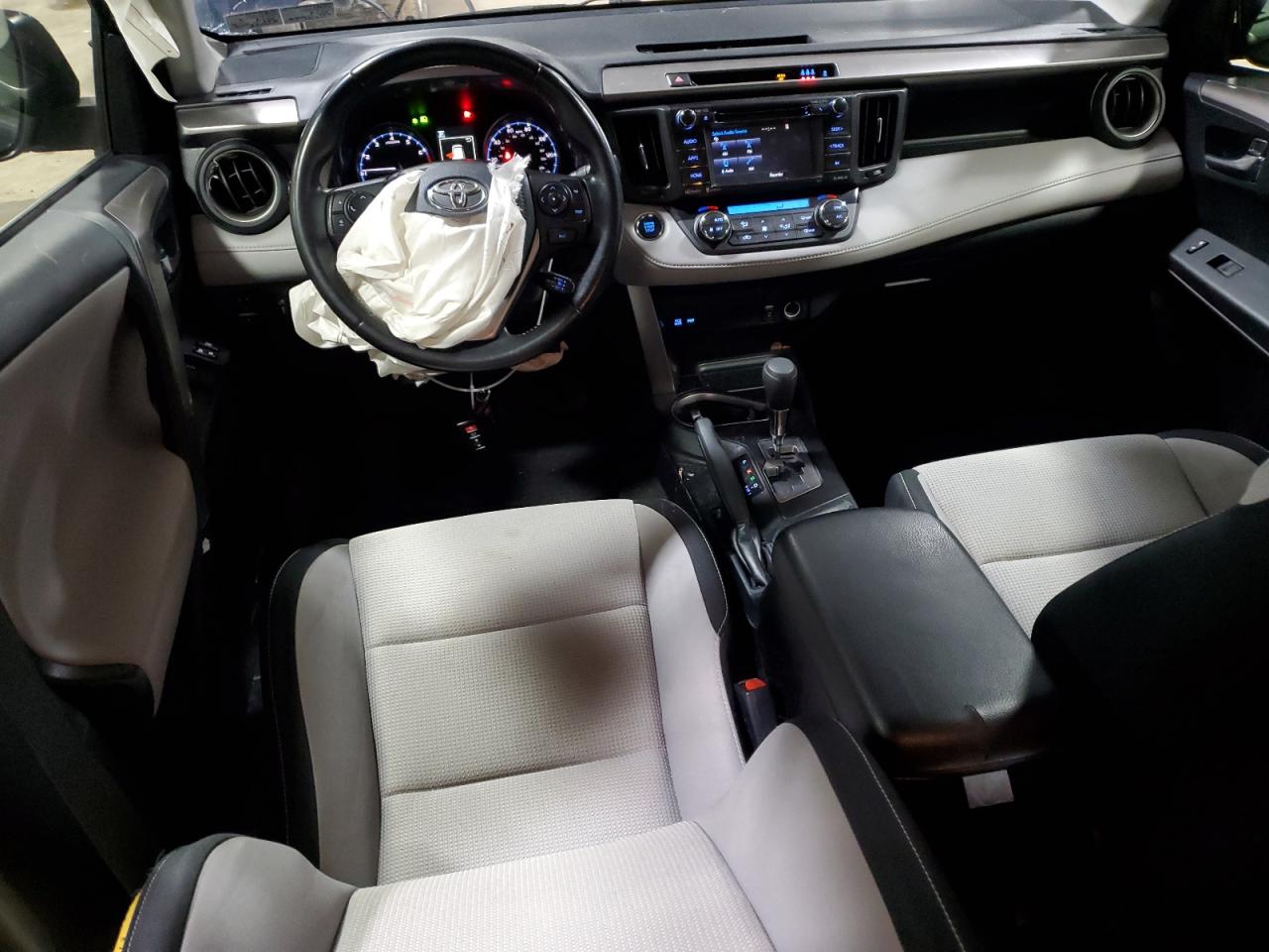 2018 Toyota RAV 4 - Image 8