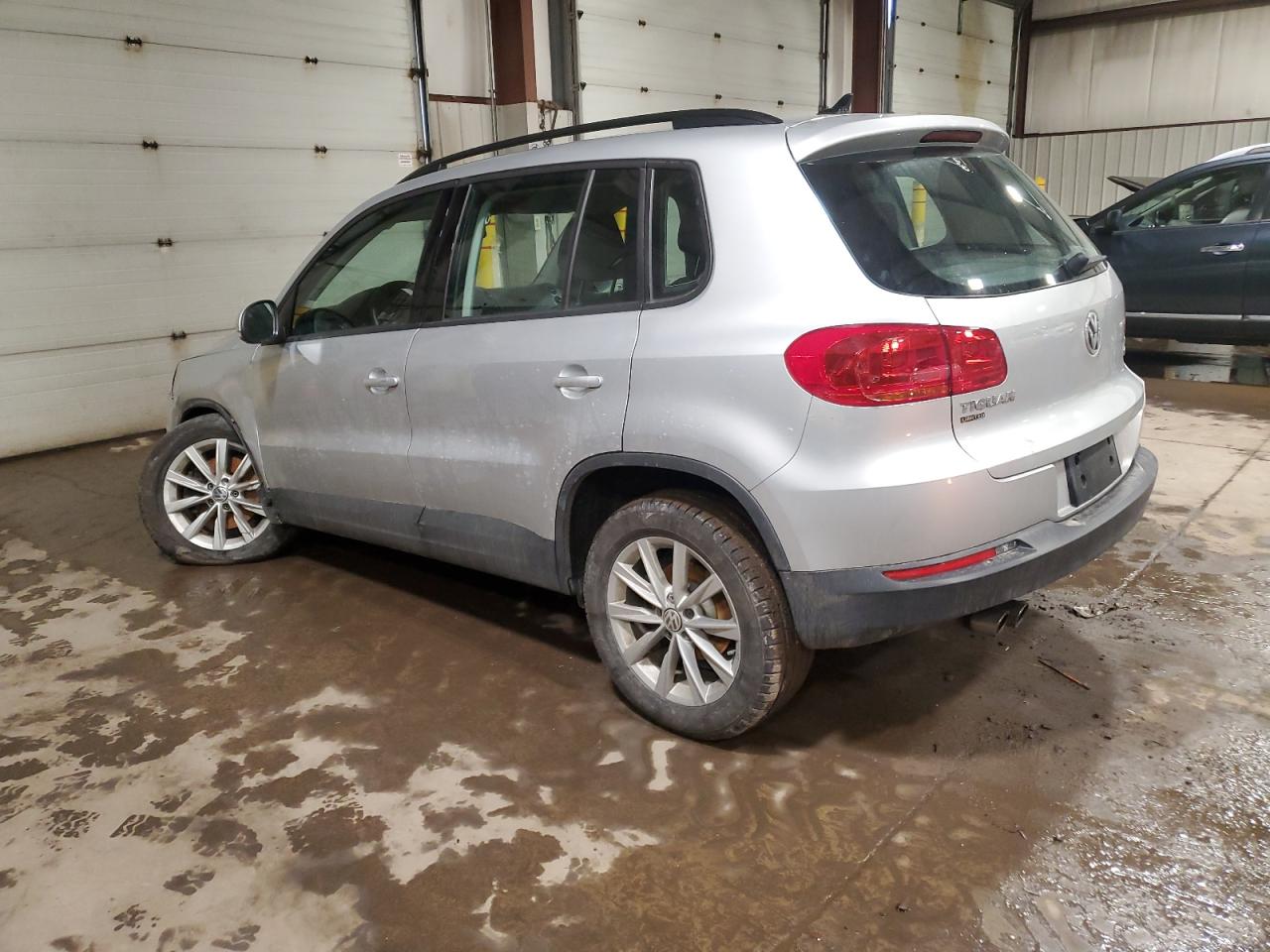 2018 Volkswagen Tiguan - Image 2