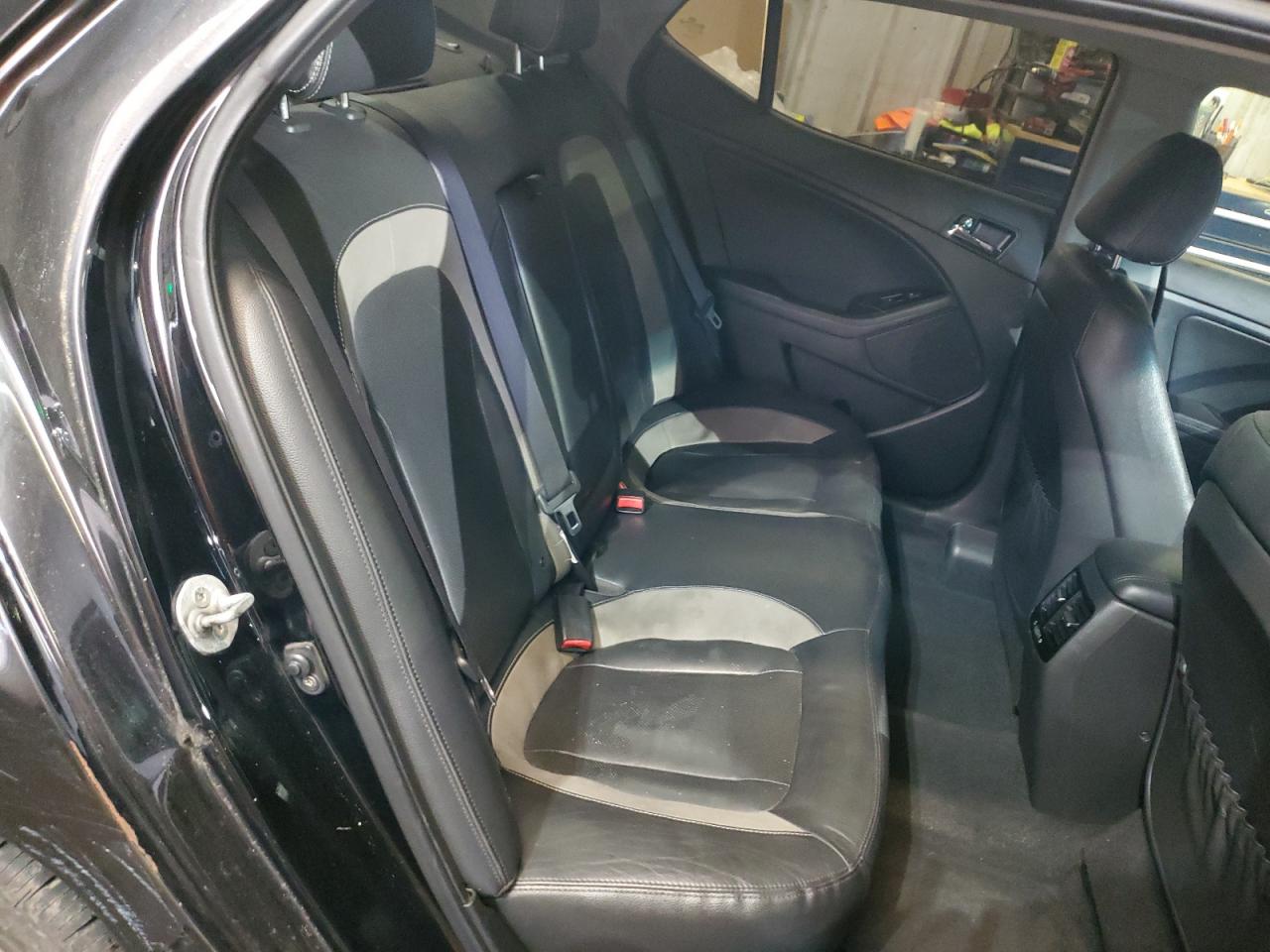 2012 Kia Optima - Image 10