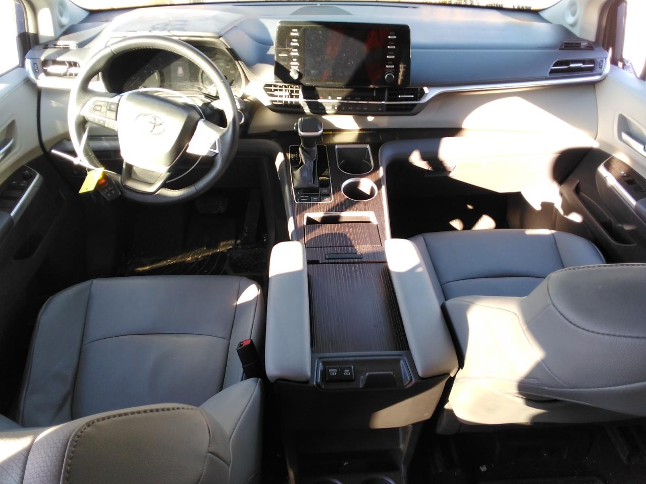 2021 Toyota Sienna - Image 8