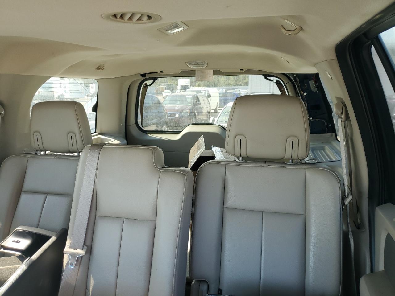 2011 Ford Expedition - Image 10