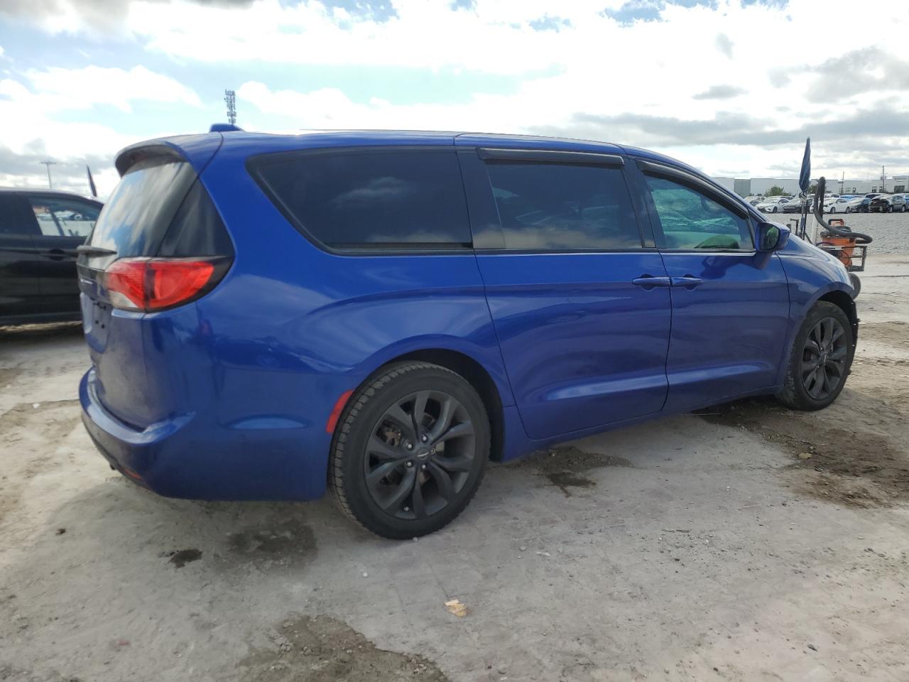 2019 Chrysler Pacifica - Image 3