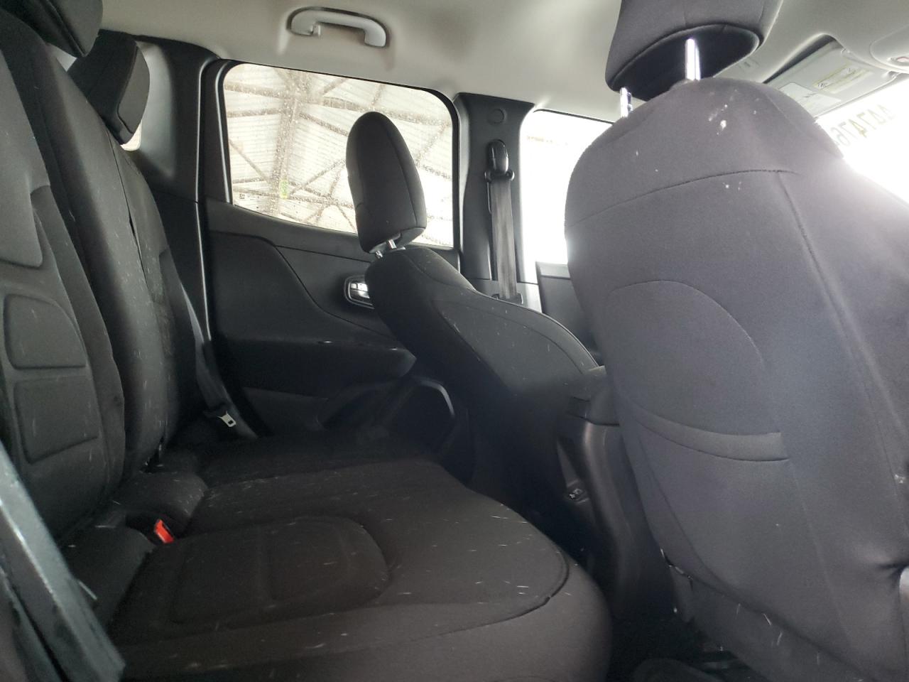 2020 Jeep Renegade - Image 11