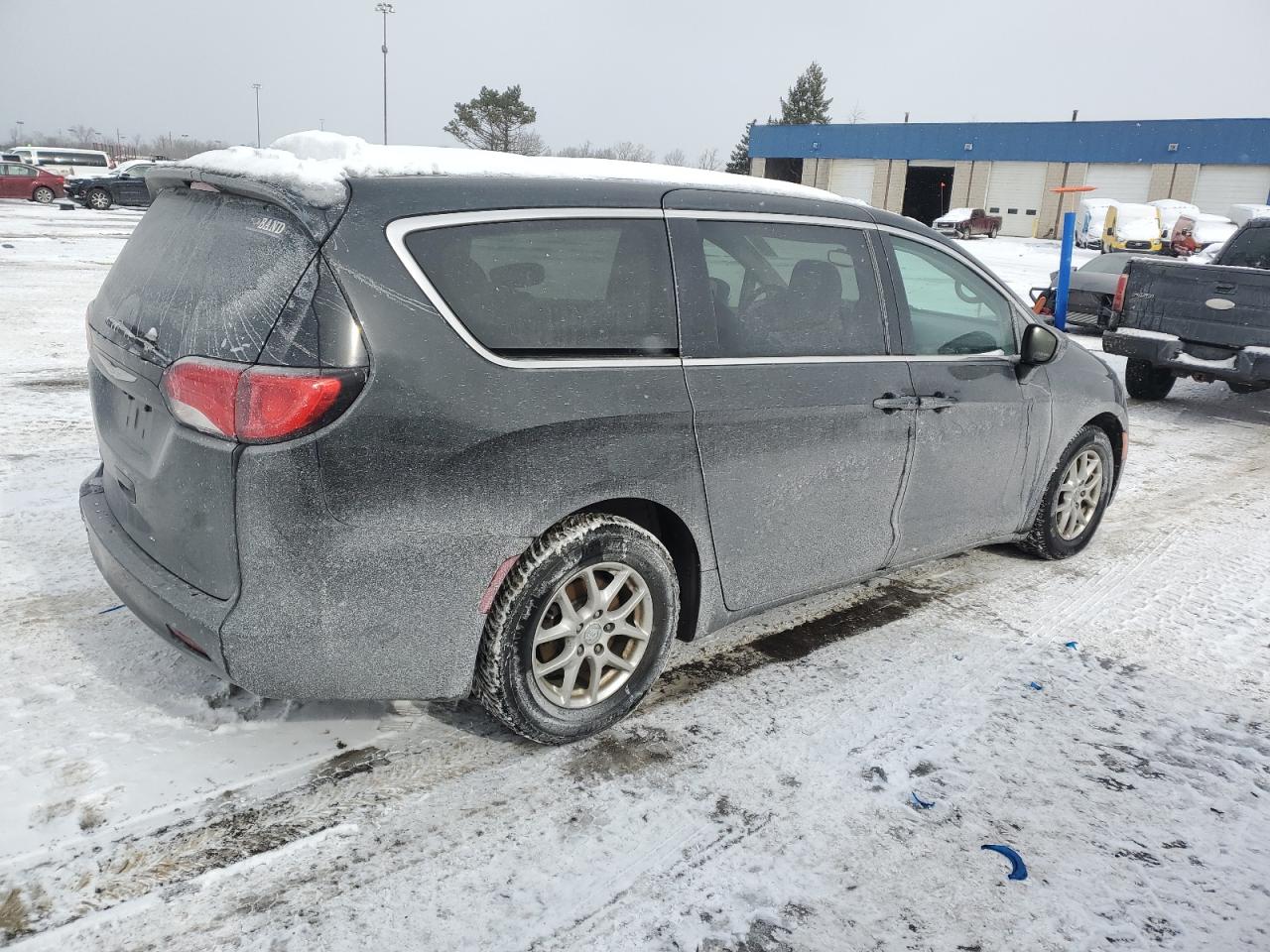 2017 Chrysler Pacifica - Image 3