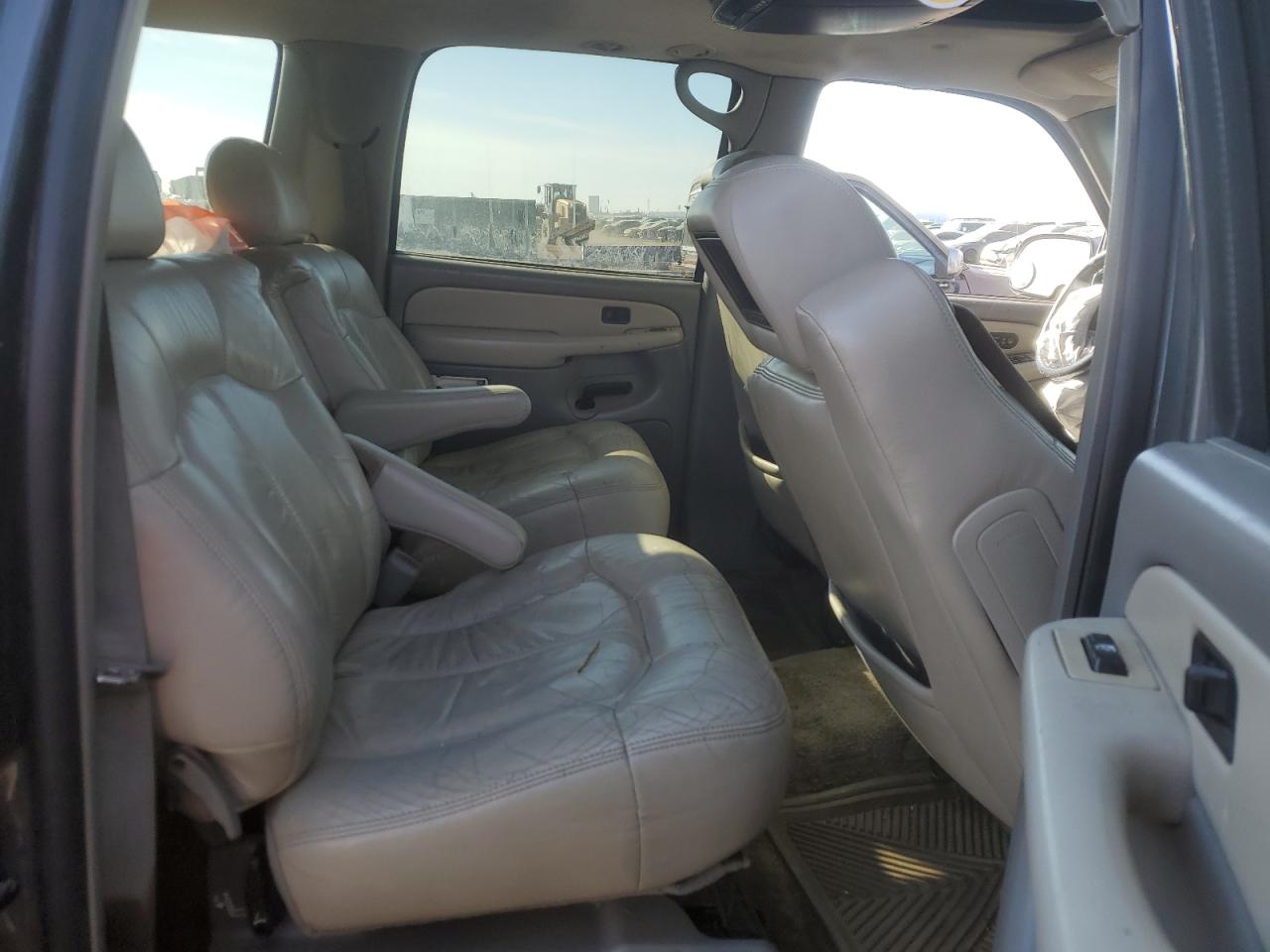 2002 Chevrolet Suburban - Image 11