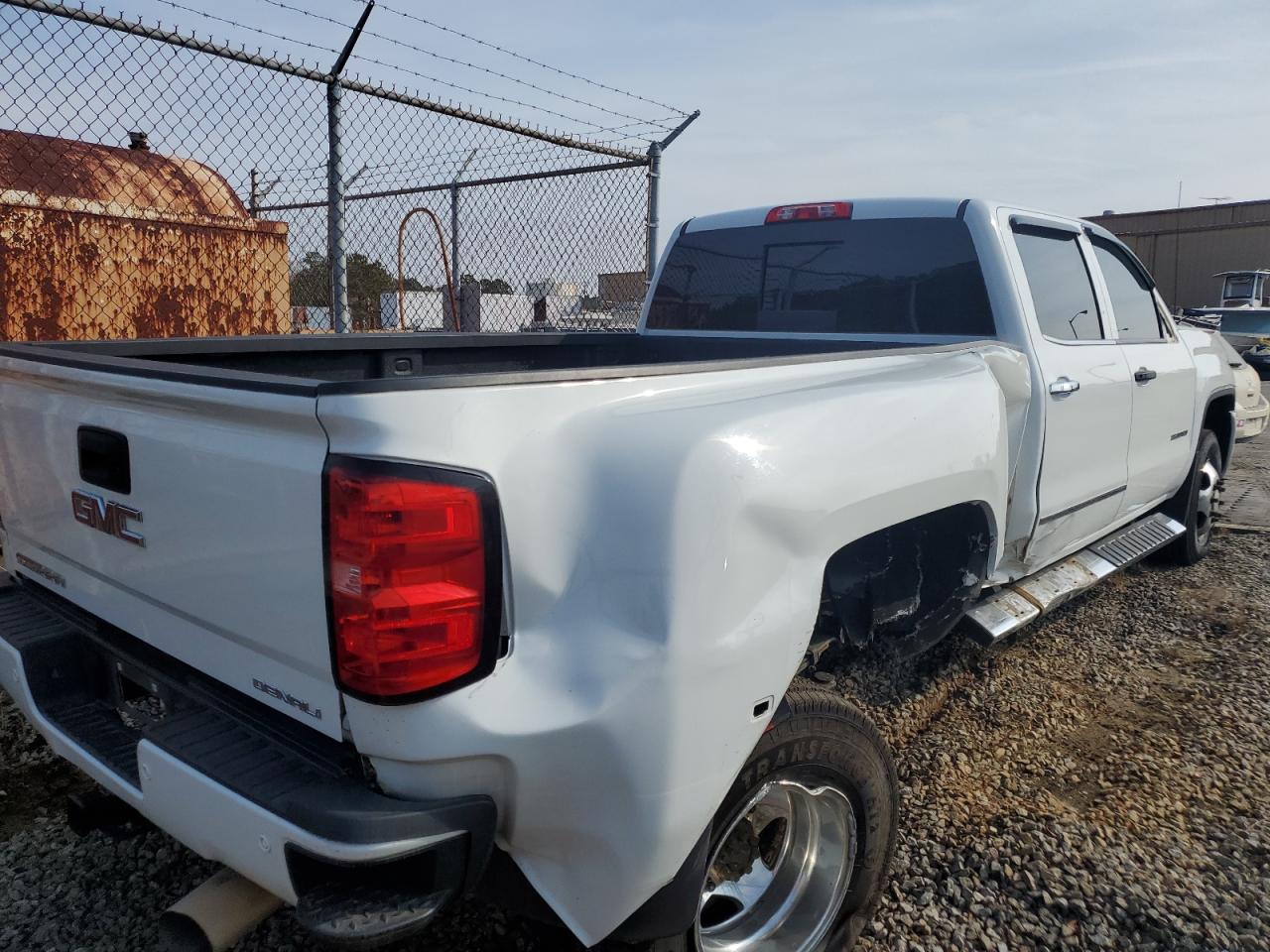 2017 GMC Sierra - Image 3