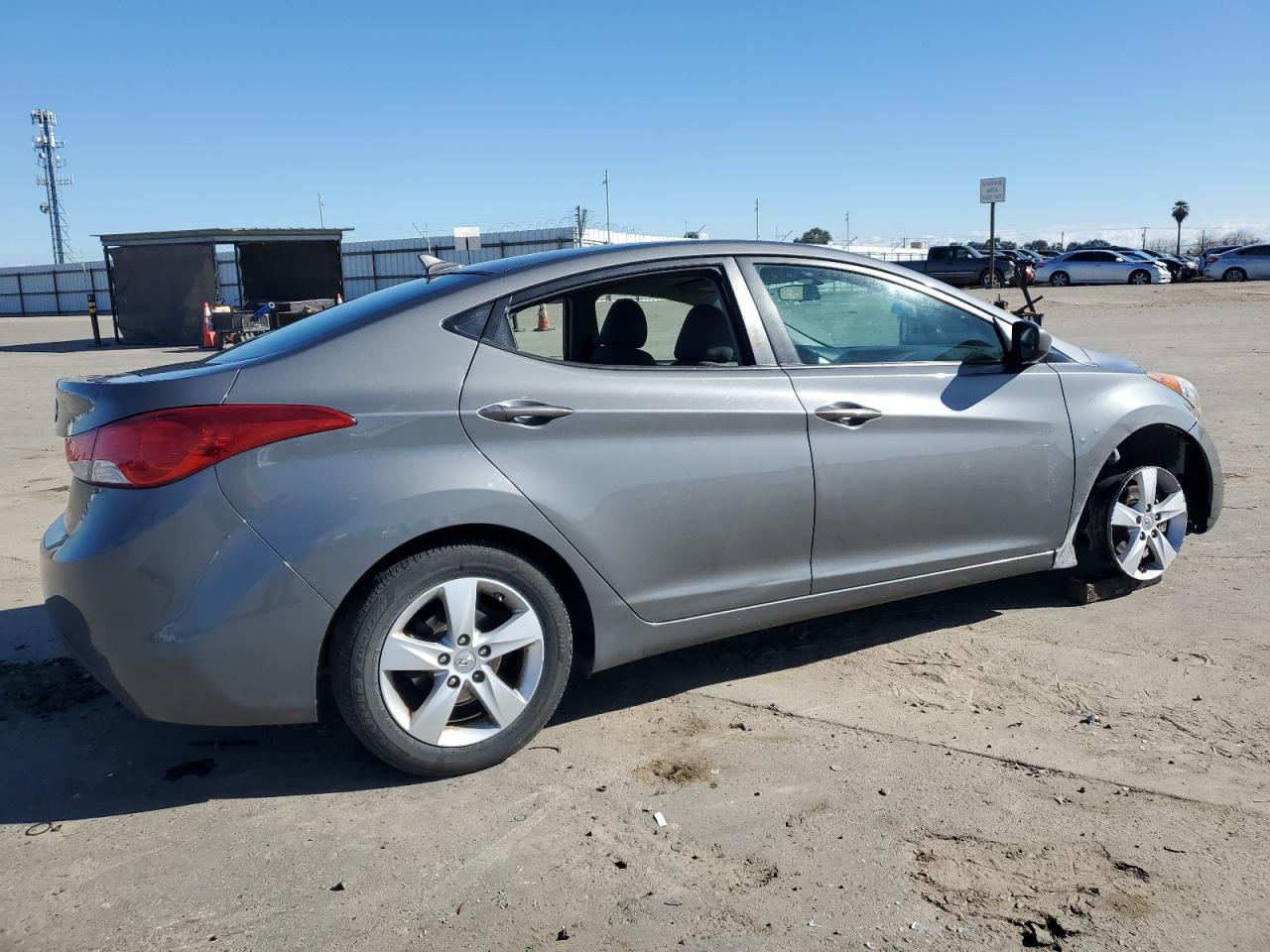 2013 Hyundai Elantra - Image 3