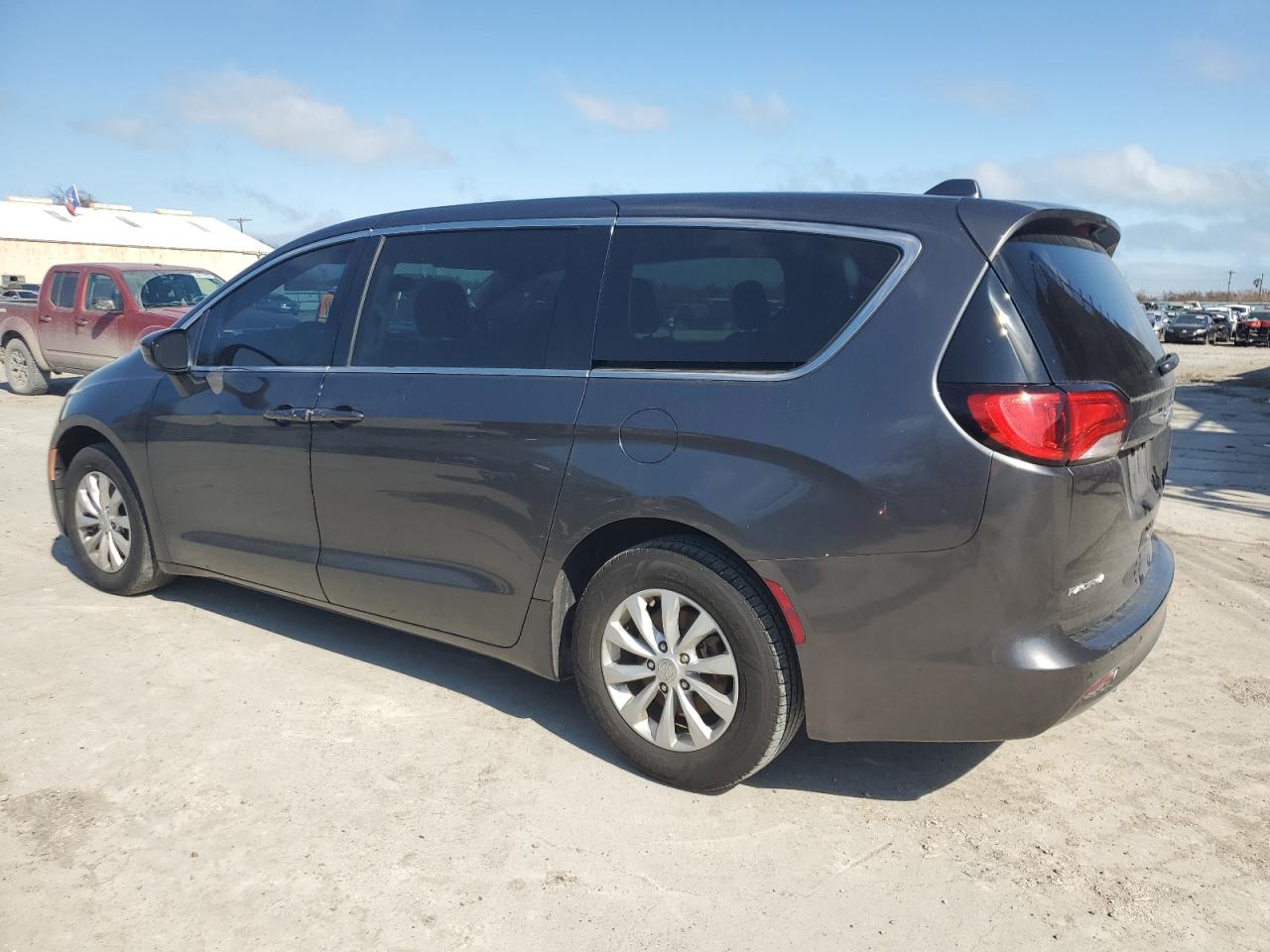 2017 Chrysler Pacifica - Image 2