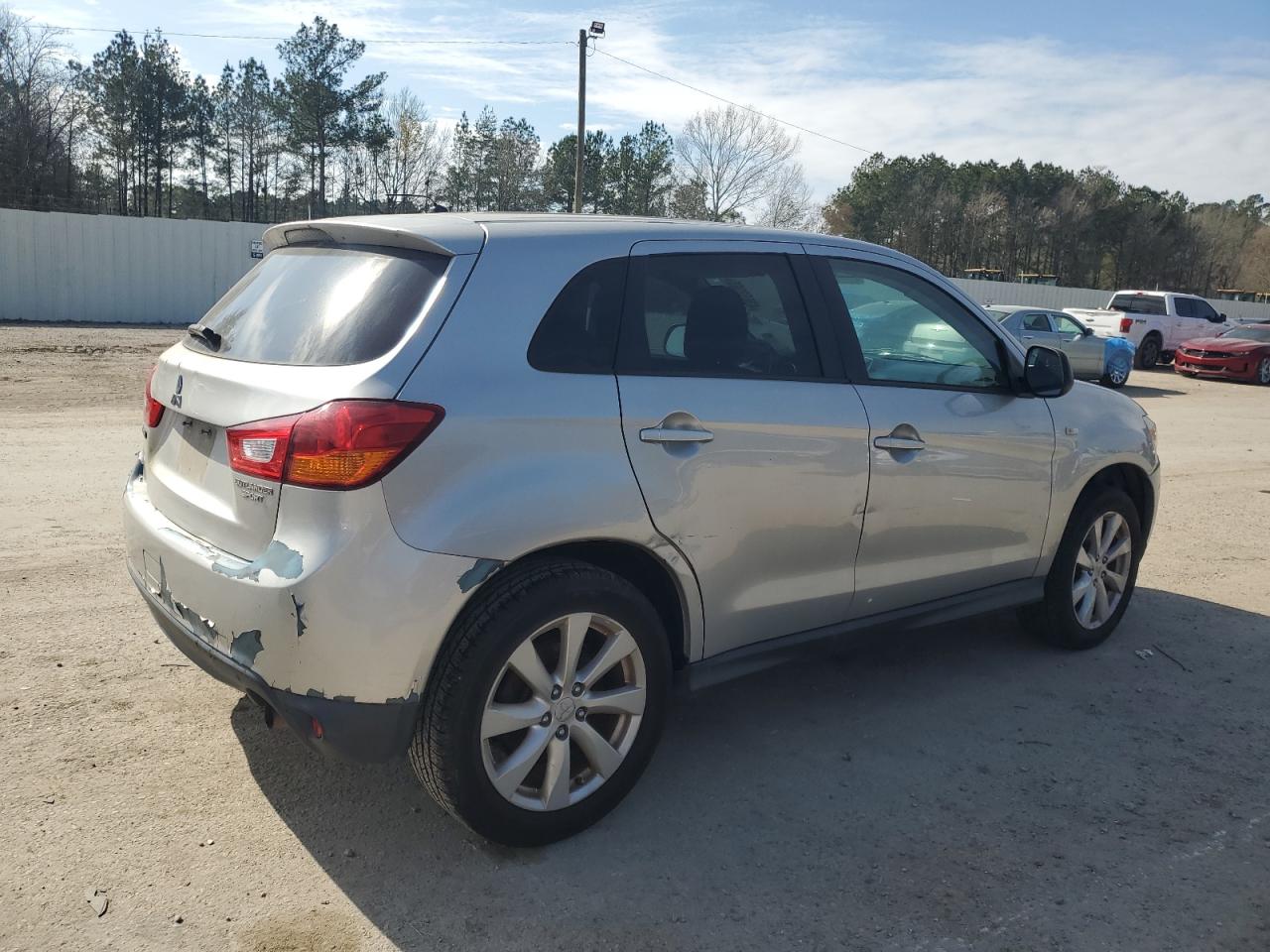 2013 Mitsubishi Outlander - Image 3
