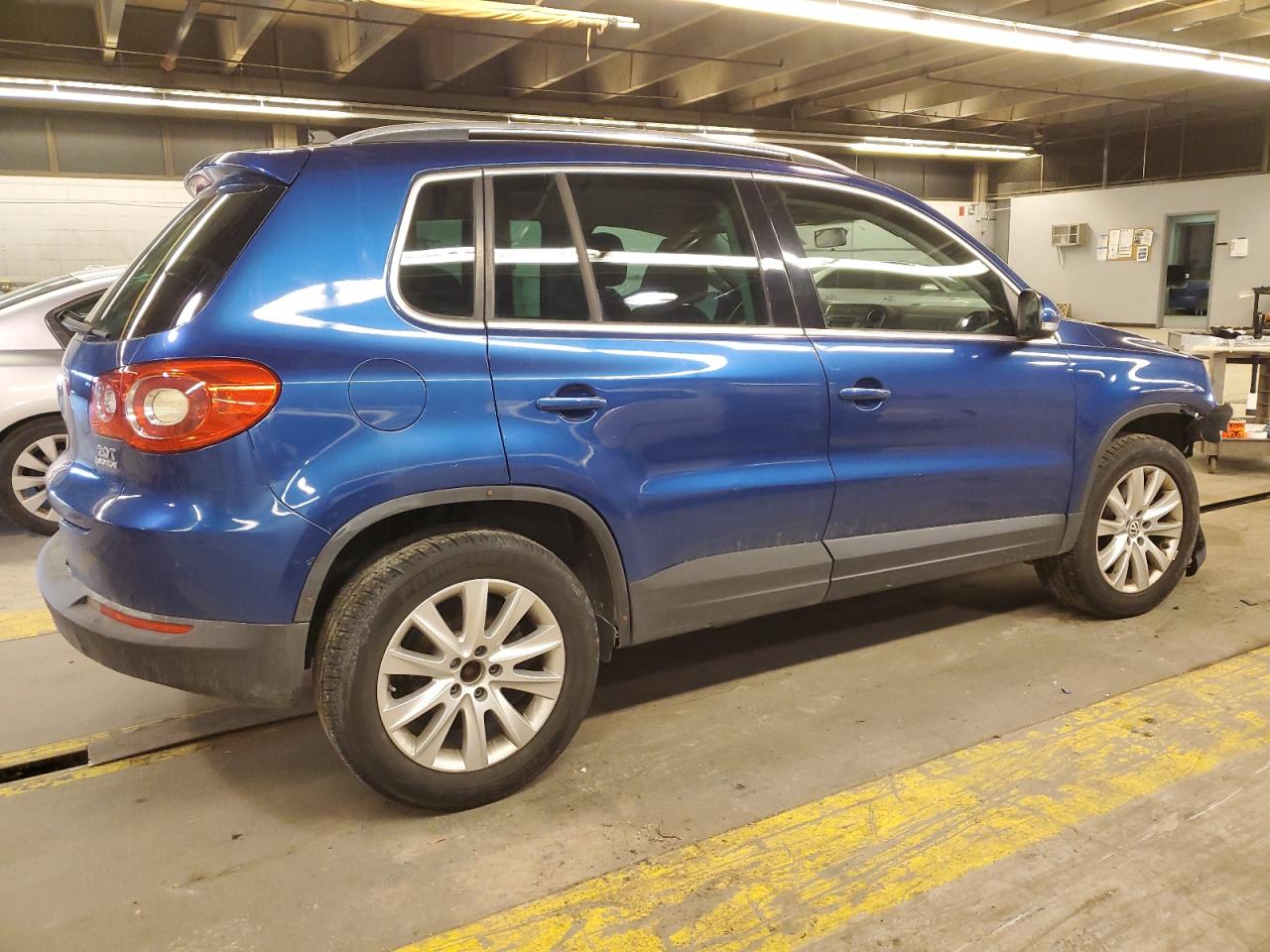 2009 Volkswagen Tiguan - Image 3