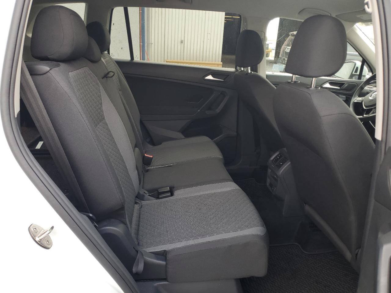 2020 Volkswagen Tiguan - Image 11