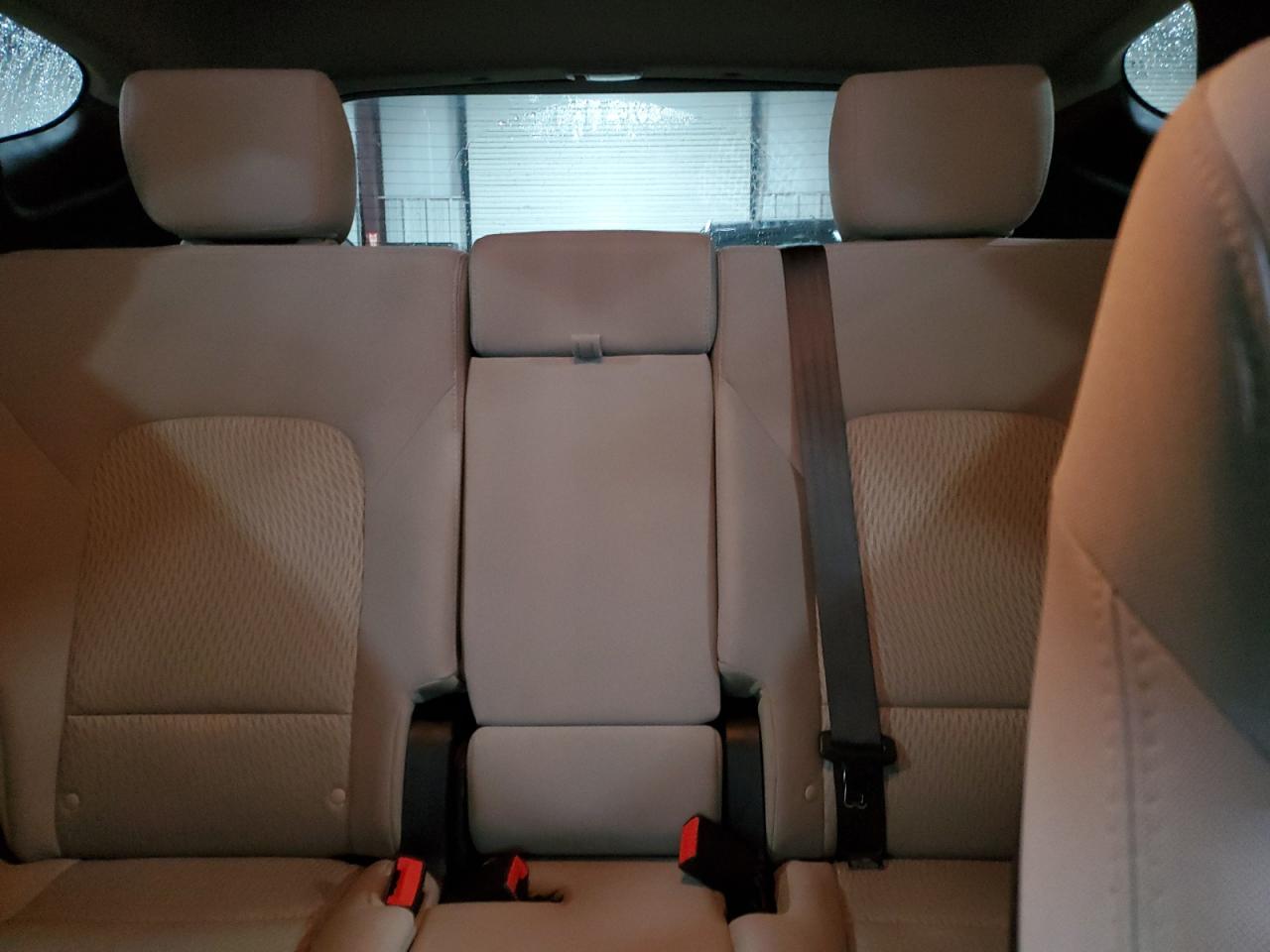 2017 Hyundai Santa Fe - Image 10