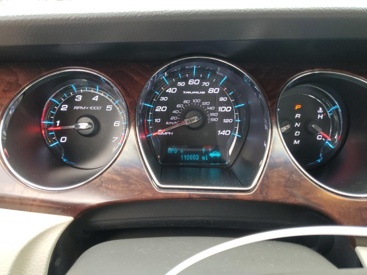 2010 Ford Taurus - Image 9