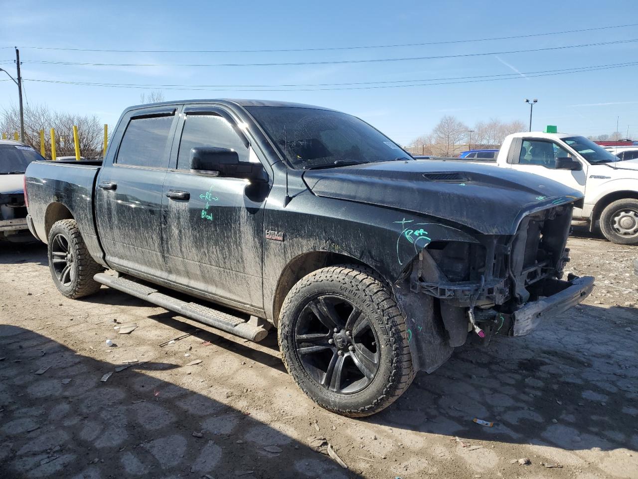 2016 RAM 1500 - Image 4