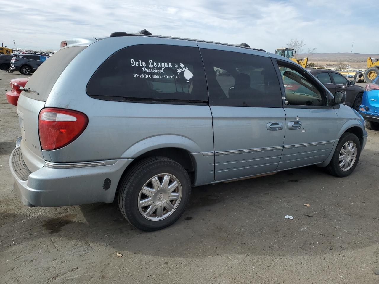 2006 Chrysler Town & Country - Image 3