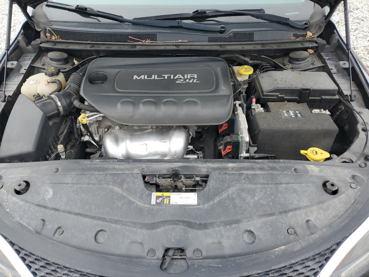 2016 Chrysler 200 - Image 11