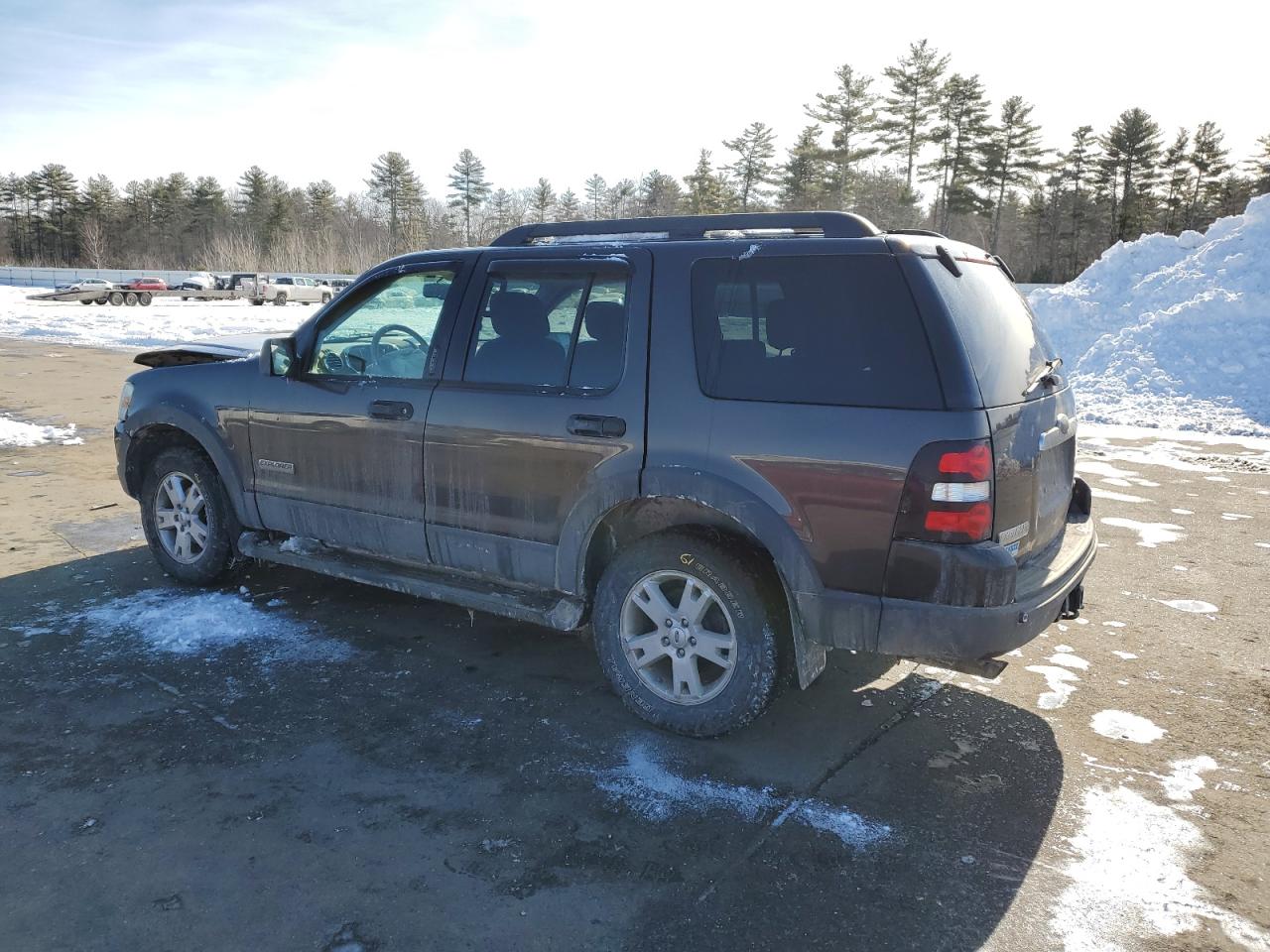 2006 Ford Explorer - Image 2