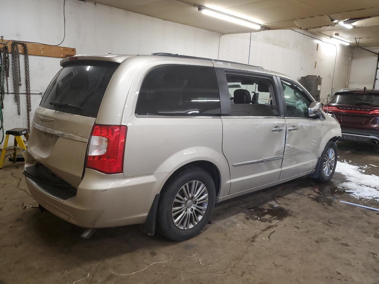 2013 Chrysler Town & Country - Image 3