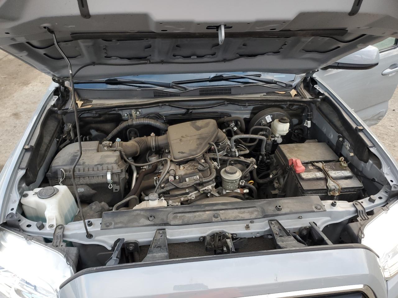 2020 Toyota Tacoma - Image 11