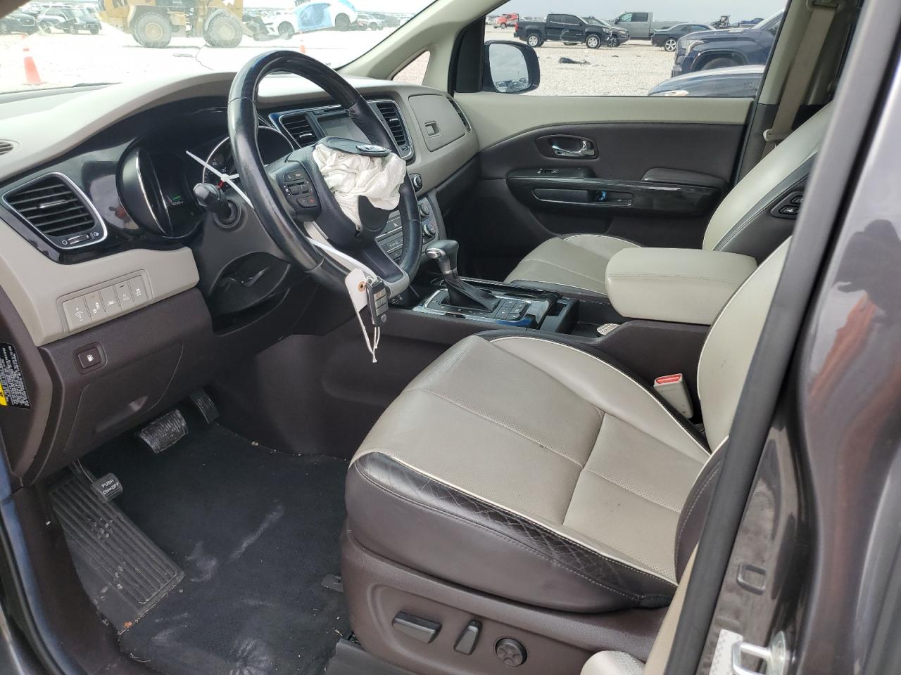 2017 Kia Sedona - Image 7
