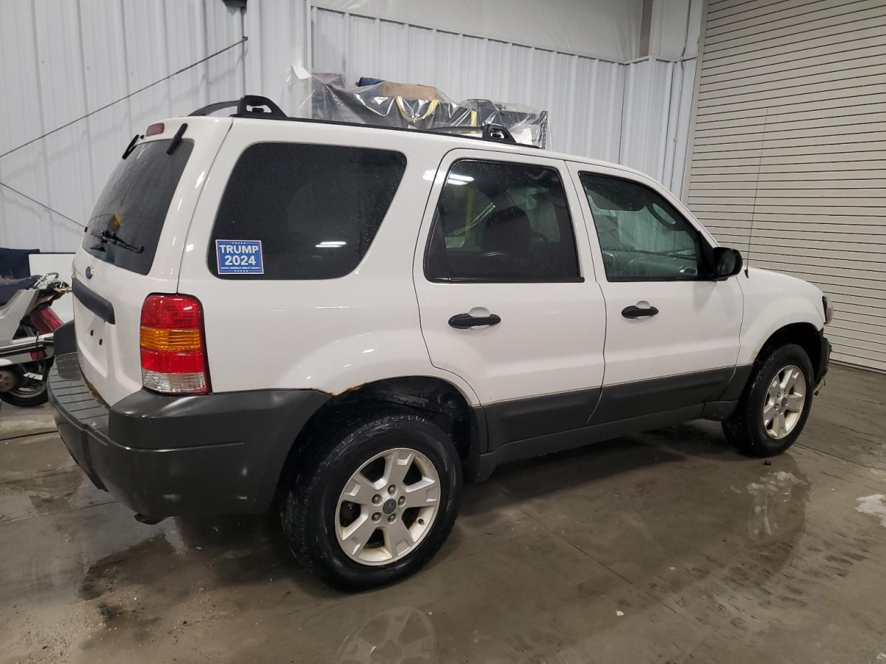 2005 Ford Escape - Image 3