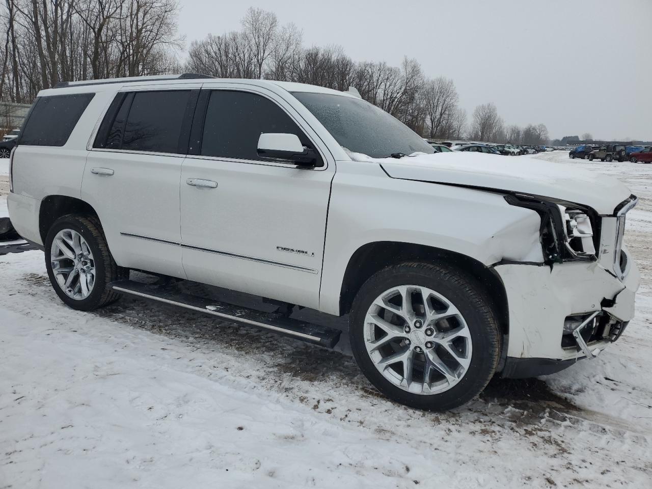 2017 GMC Yukon - Image 4