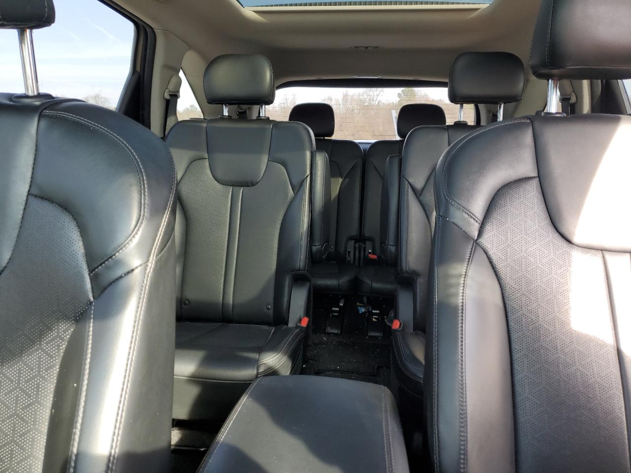 2021 Kia Sorento - Image 10