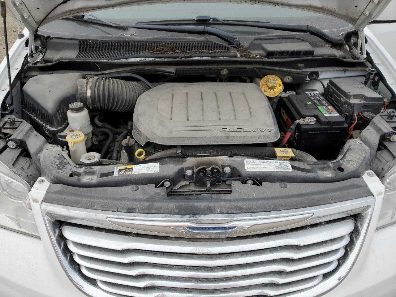 2015 Chrysler Town & Country - Image 12