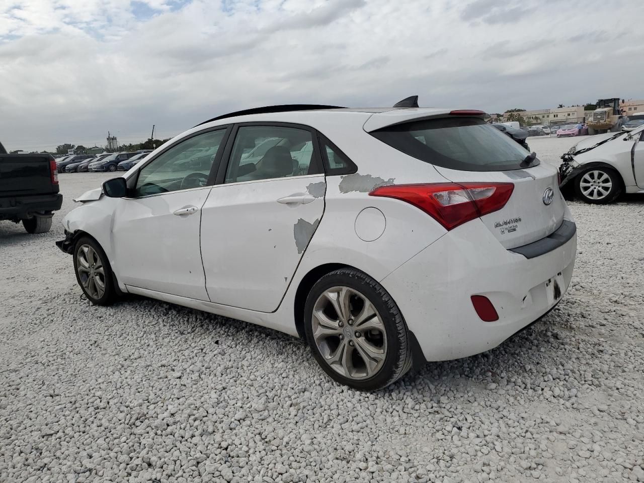 2013 Hyundai Elantra - Image 2