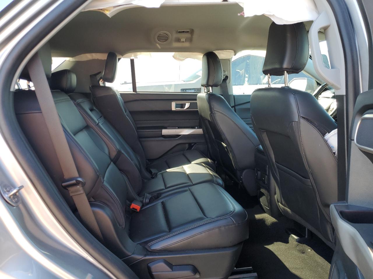 2023 Ford Explorer - Image 11