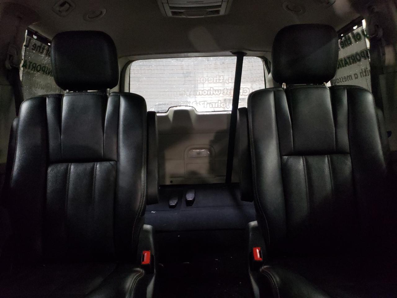 2012 Chrysler Town & Country - Image 10