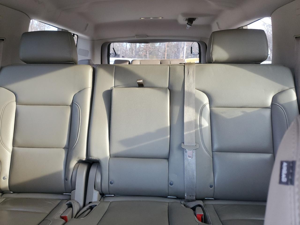 2015 Chevrolet Suburban - Image 10