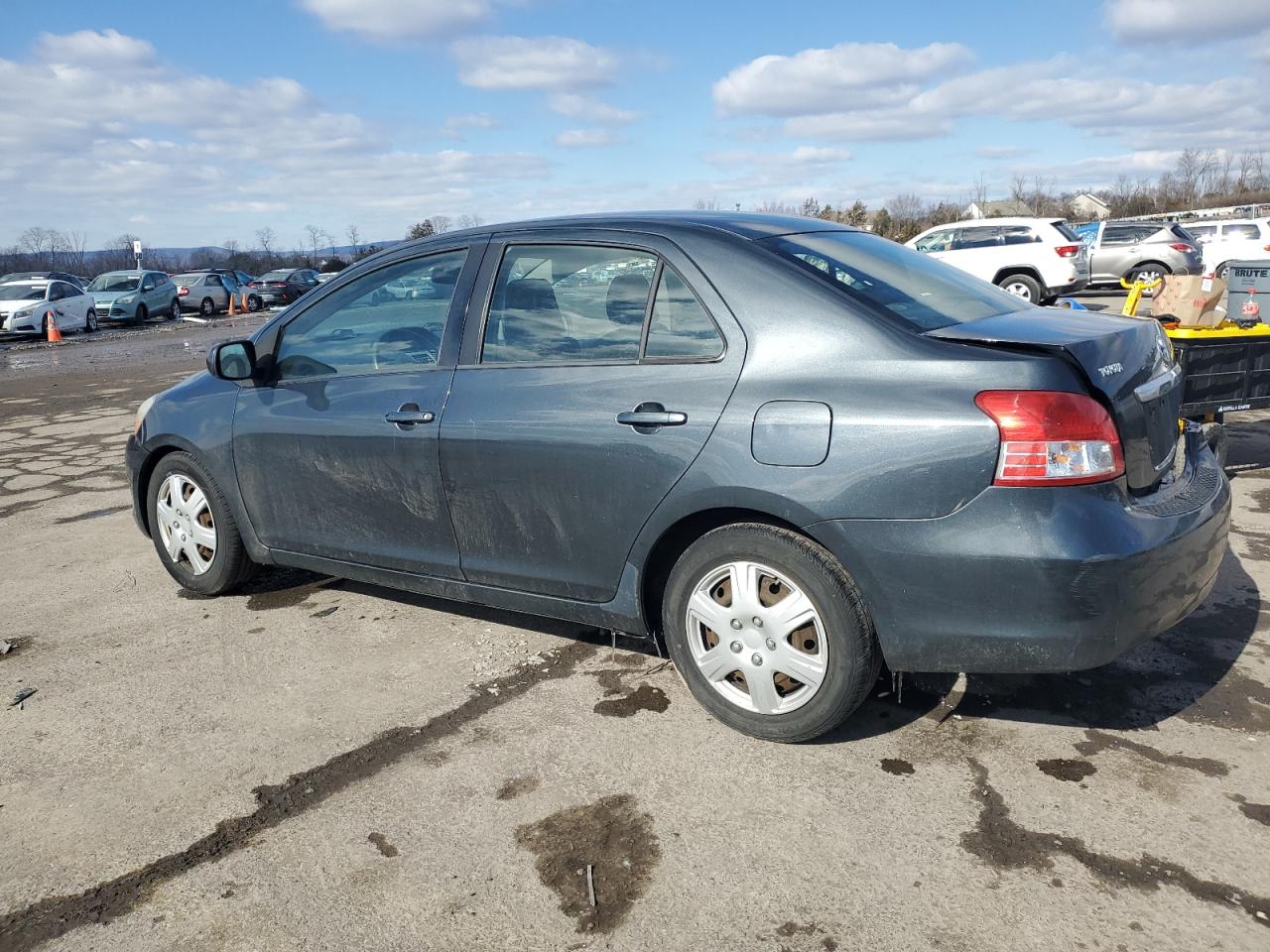 2010 Toyota Yaris - Image 2