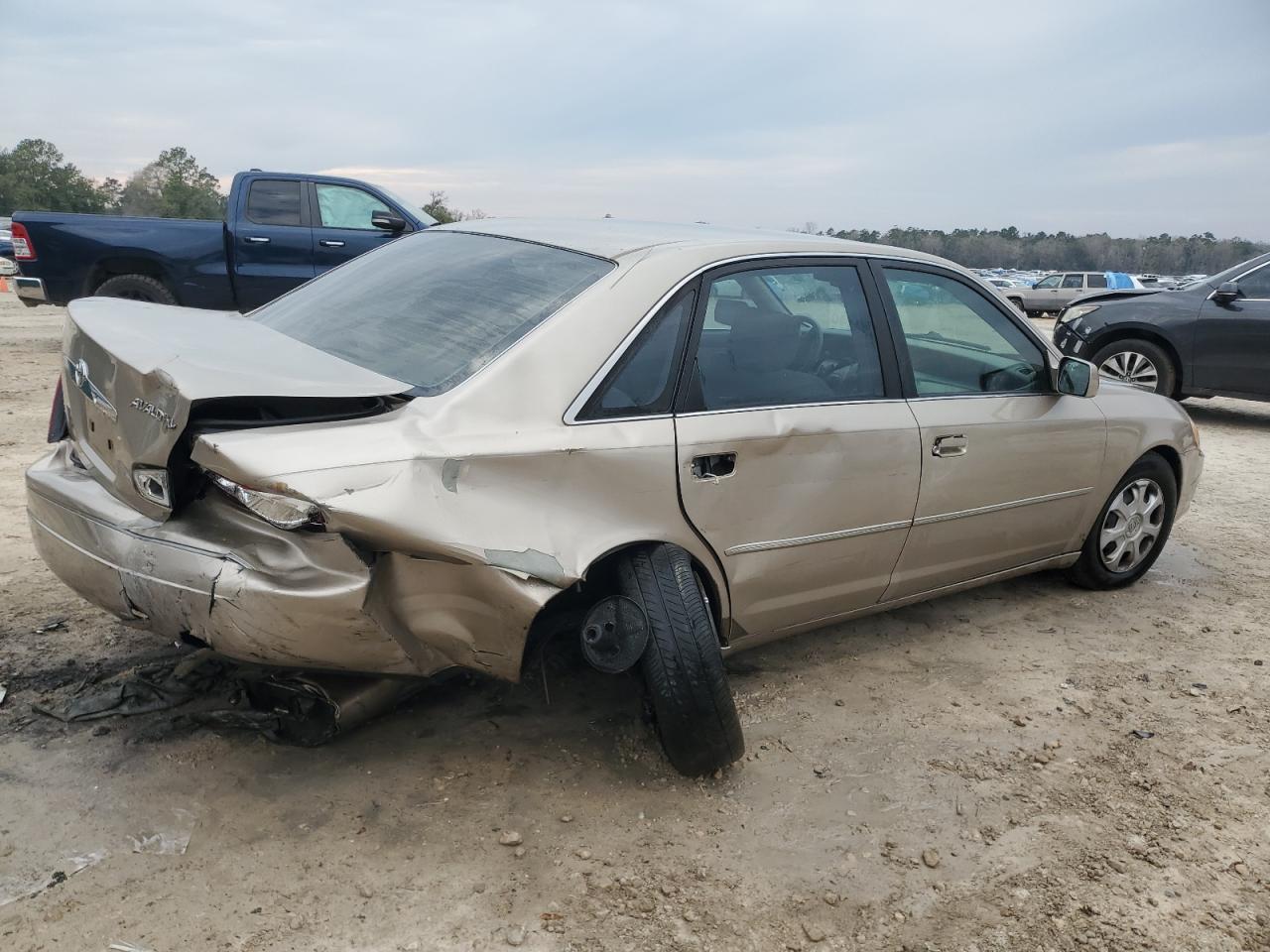 2000 Toyota Avalon - Image 3