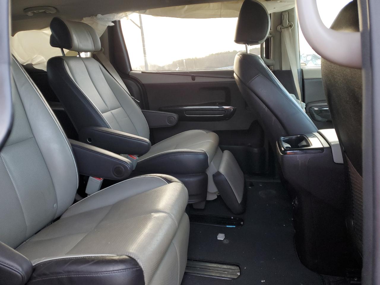 2016 Kia Sedona - Image 11