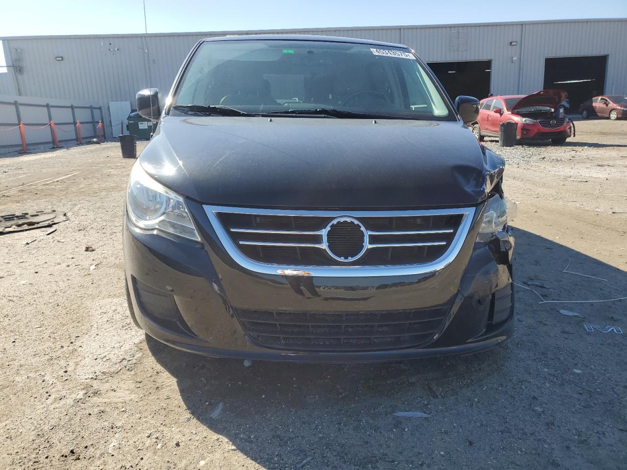 2014 Volkswagen Routan - Image 5