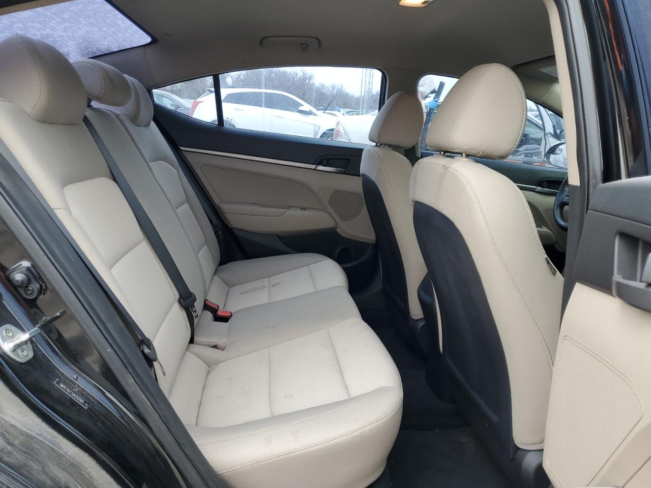 2018 Hyundai Elantra - Image 11