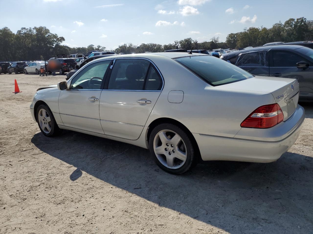 2005 Lexus LS - Image 2