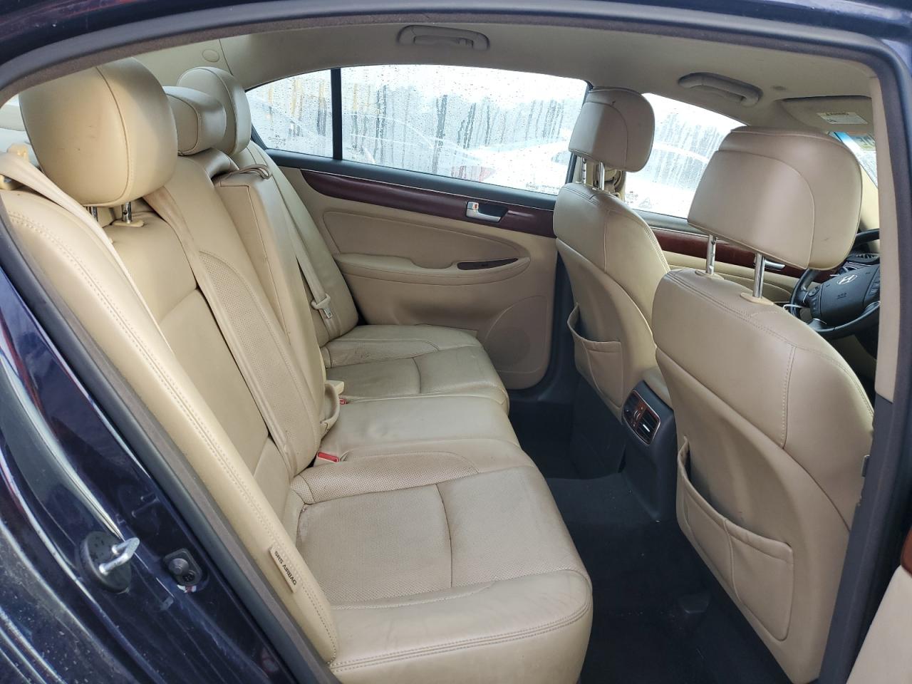 2013 Hyundai Genesis - Image 10