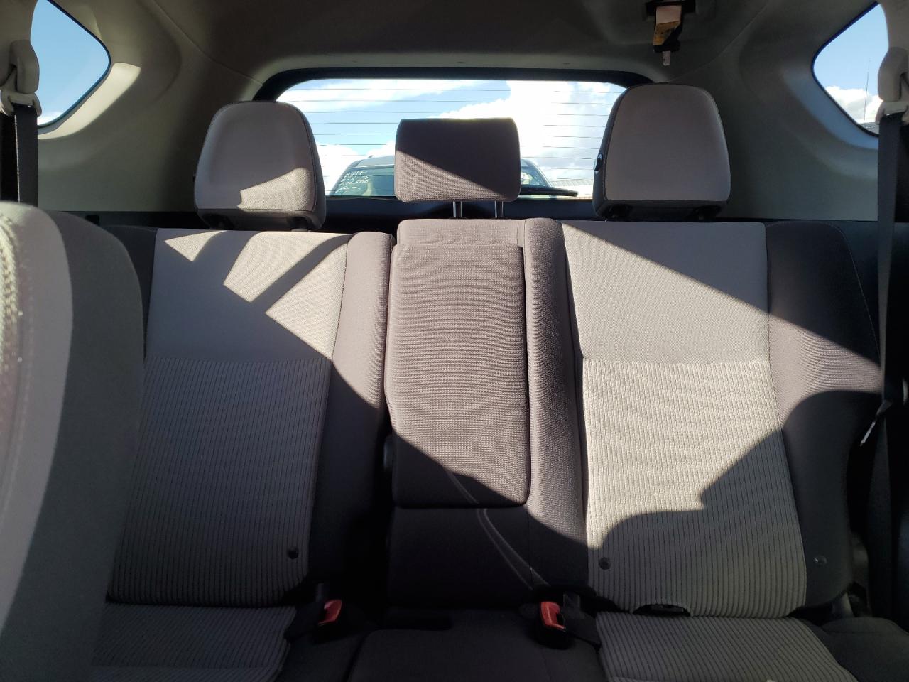 2015 Toyota RAV 4 - Image 10