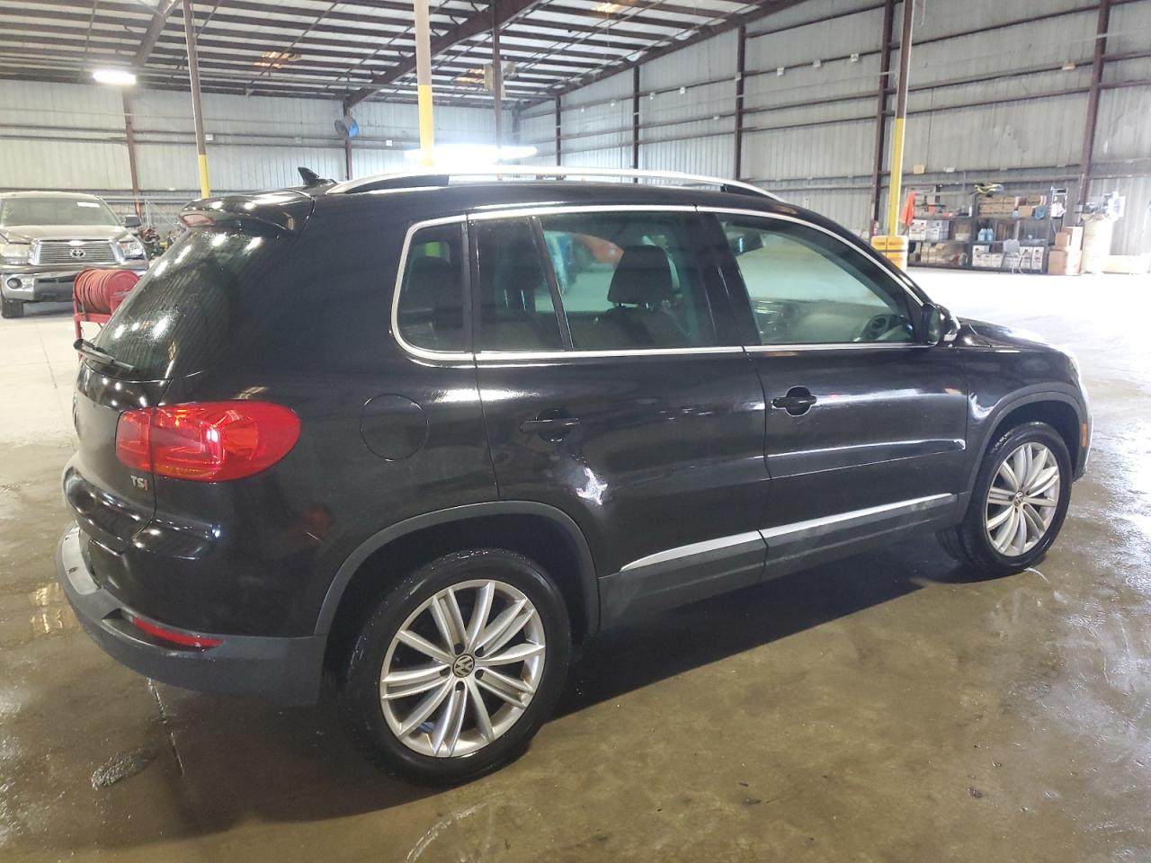2016 Volkswagen Tiguan - Image 3